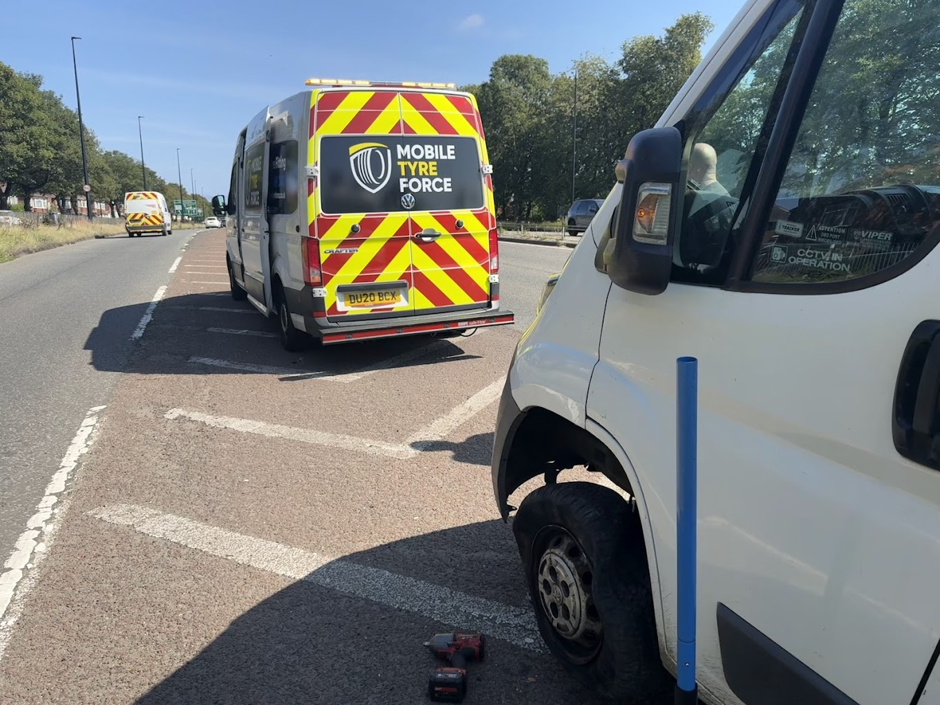 Emergency mobile tyre fitting at roadside